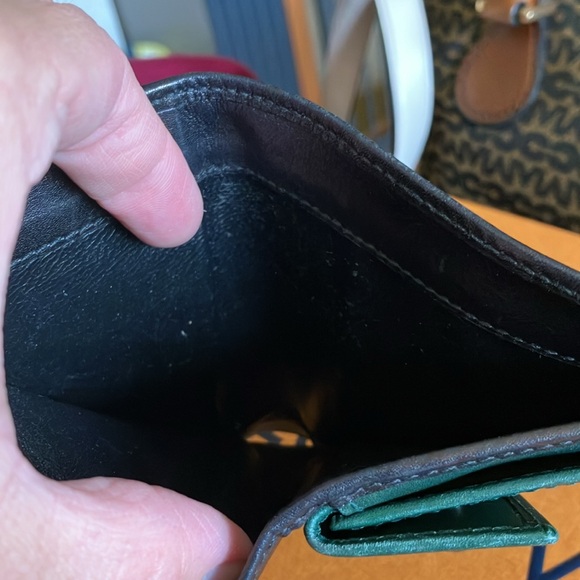 Vintage Gucci wallet! - Picture 9 of 16